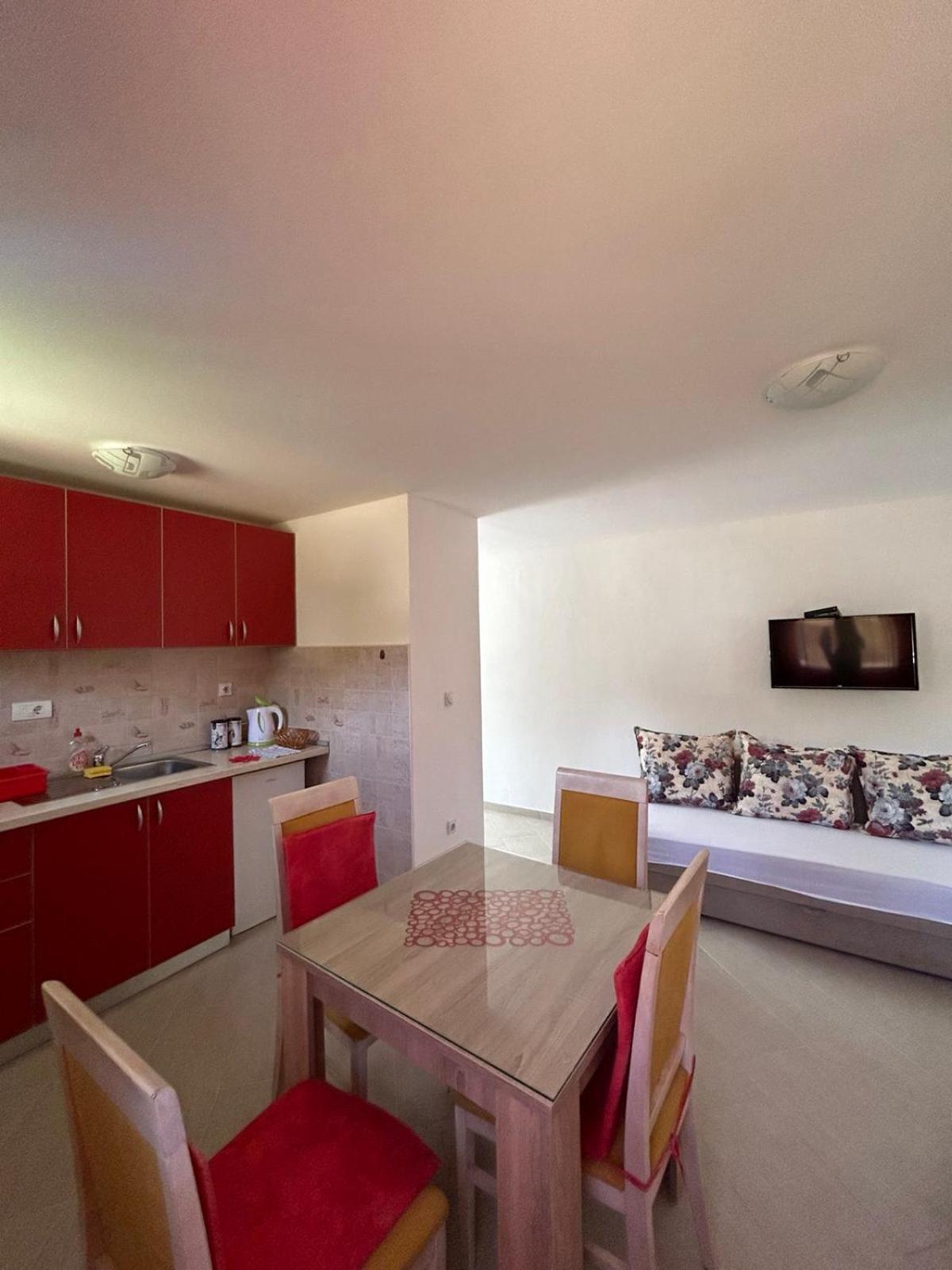 Apartments Marija Тиват Екстериор снимка