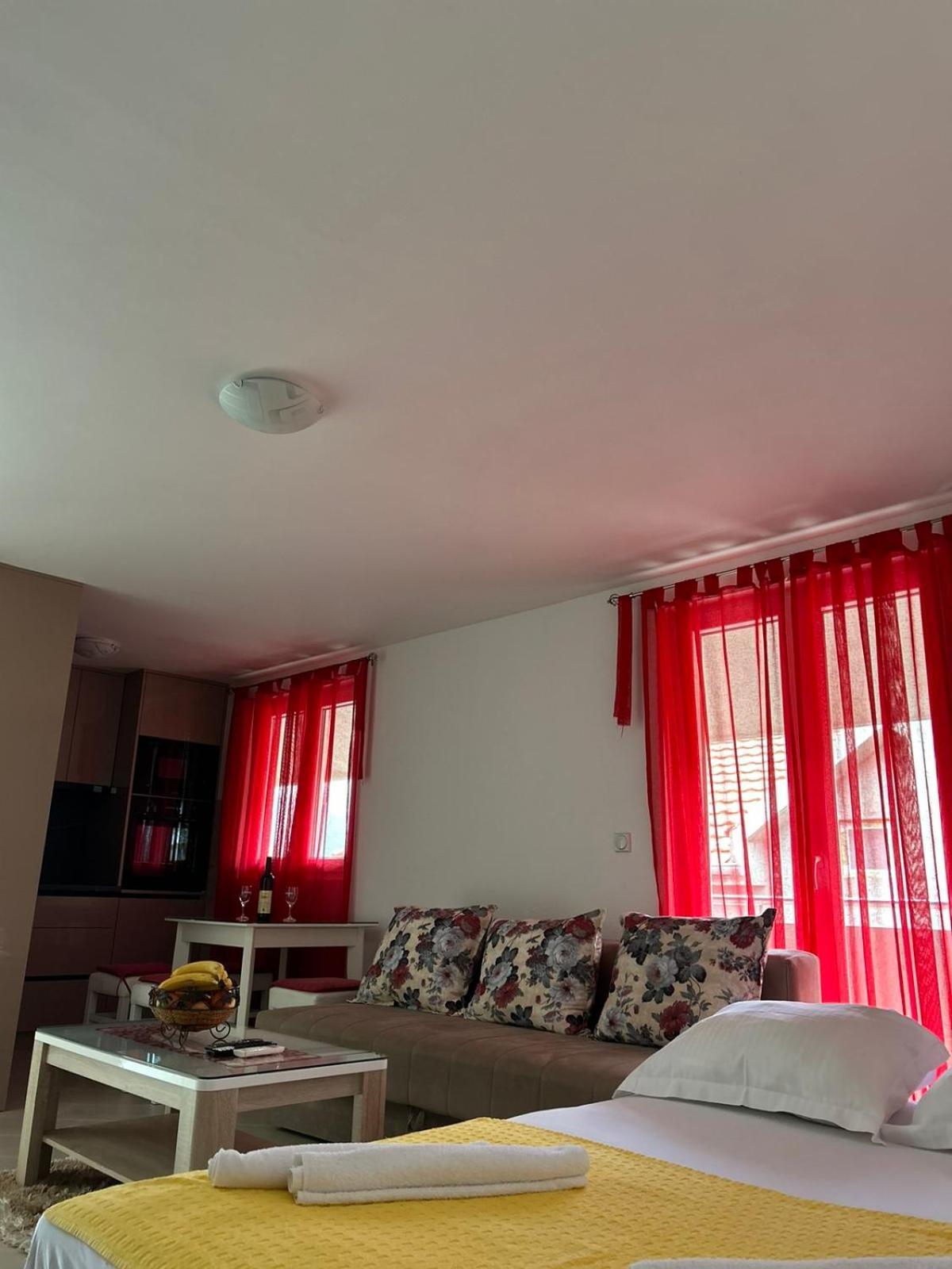 Apartments Marija Тиват Екстериор снимка