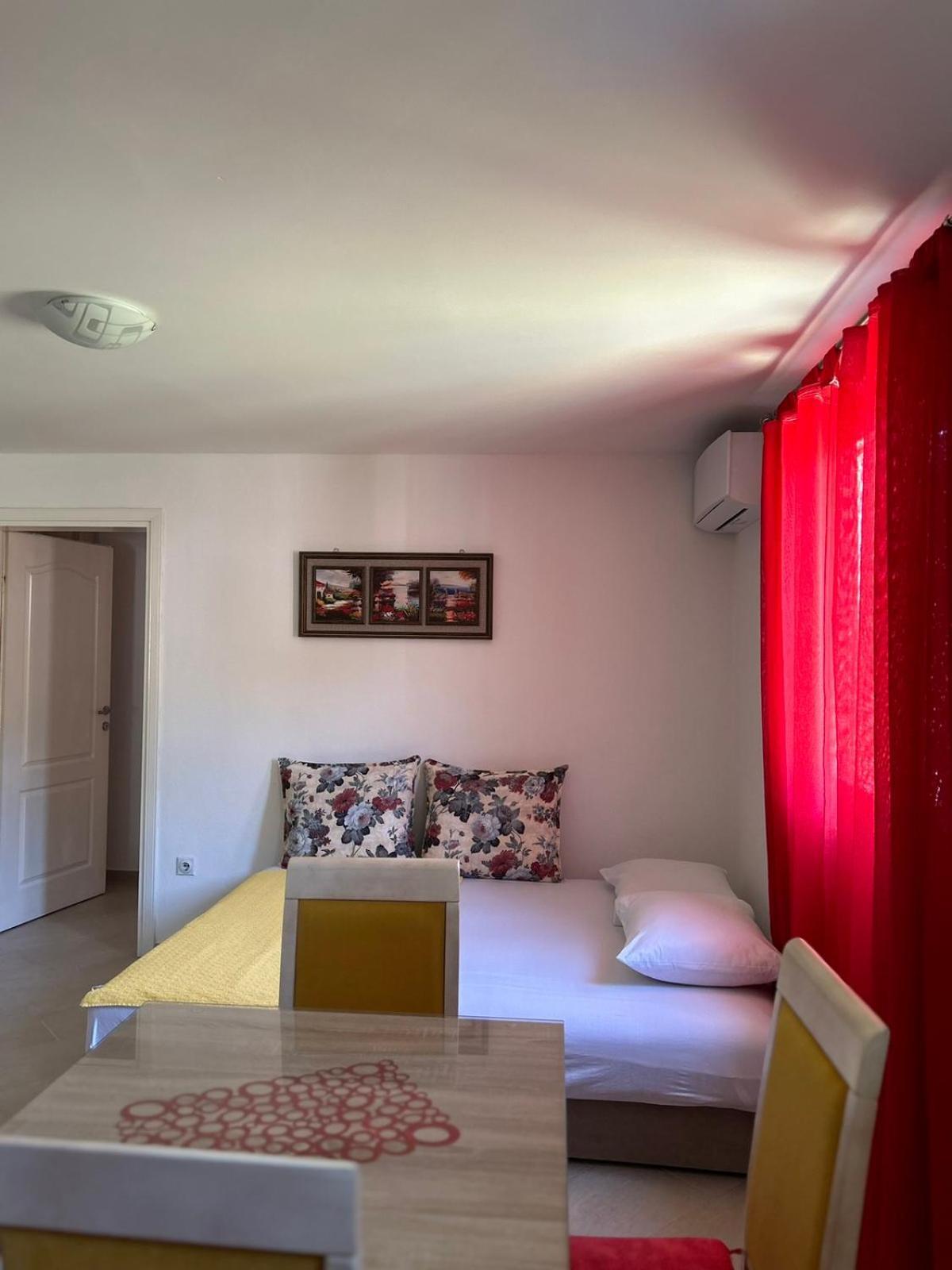 Apartments Marija Тиват Екстериор снимка
